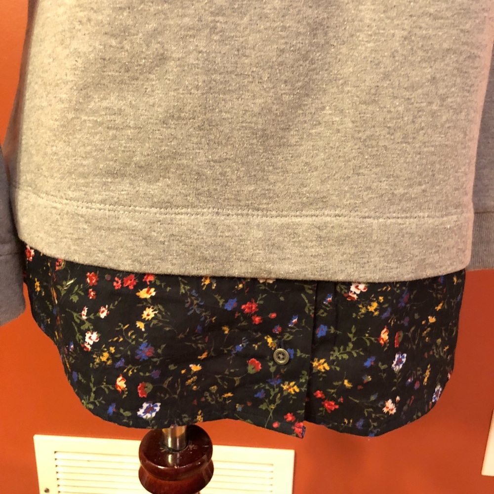 Cold shoulder Top - Picture 4 of 7